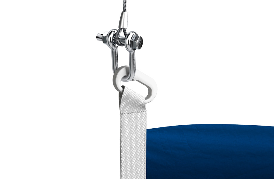 Hoisting flags for poles without side arm