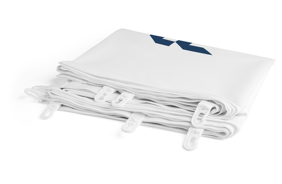 Hoisting flags for poles without side arm